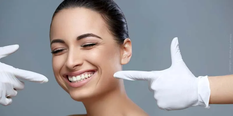 Enderezamiento dental con férulas transparentes - las ventajas y desventajas de la terapia Invisalign