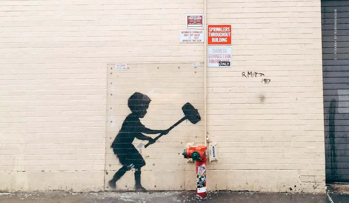 Banksy: El icono no reconocido en la Bienal de Venecia