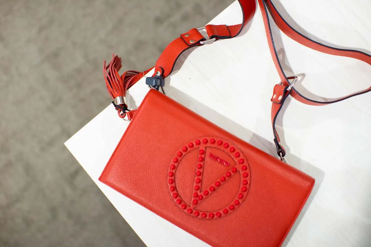 Bolsos Valentino Rockstud: Objeto de culto en diferentes tamaños y colores para él y para ella
