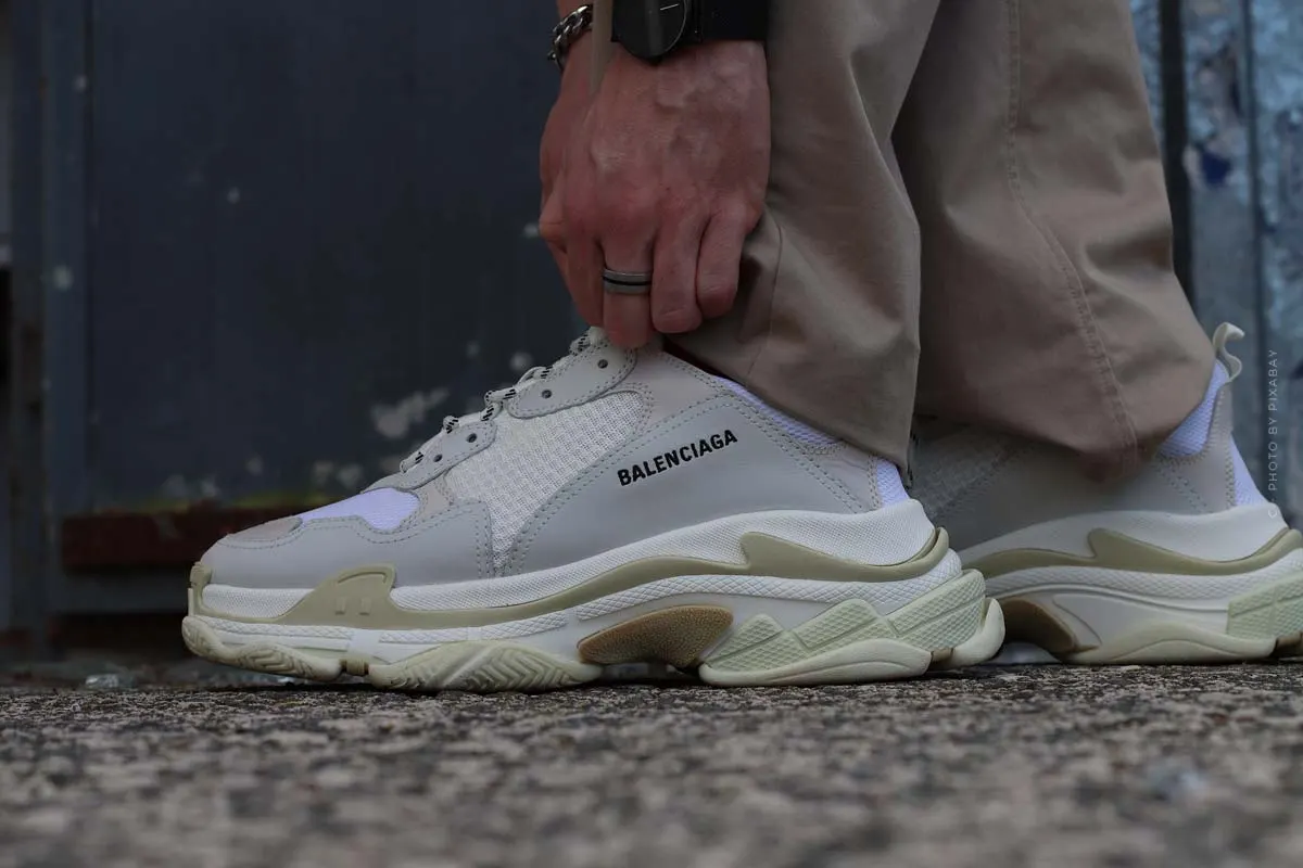 Balenciaga: Zapatillas, bolsos y sudaderas
