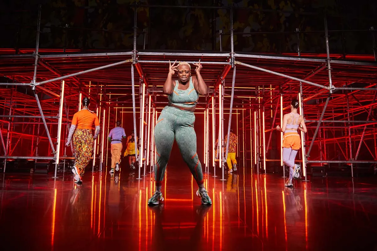 Adidas by Stella McCartney: ritmos, patrones y colores africanos - AYFW
