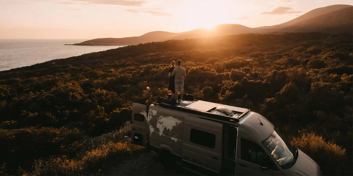 Full-time Vanlife: Entrevista a Melli y Finn en la caravana