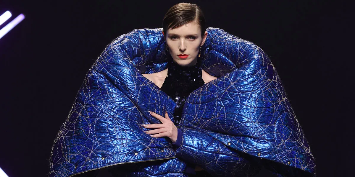 Kilian Kerner x Berlin Fashion Week 2024: brillo y glamour dramático
