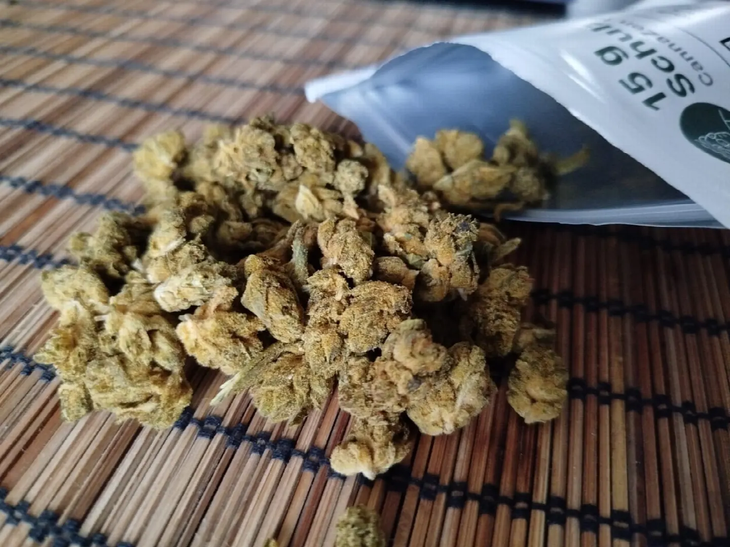 "¡Igual que en California!" Comprar cannabis en CannaZen: ¿flores en 48 horas? Mis experiencias