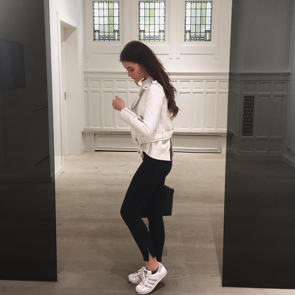 ivaxbrd-fashion-outfit-blog-styling-beauty-lifestyle-influnecer-blogger-girl-style-old-house-black-white-fashion-drug