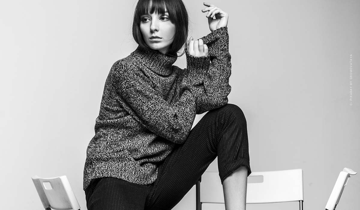 Prácticas en una agencia de modelos?! Experiencia con modelos de cocaína model-schwarz-weiss-pullover-stuhl-fotostudio-mode