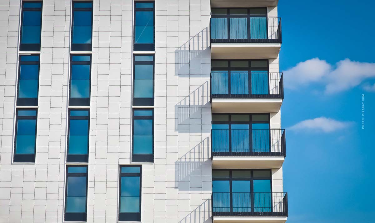 architecture-grundsteuer-wohnungen-haus-immobilie-kaufen-fassade-balkone