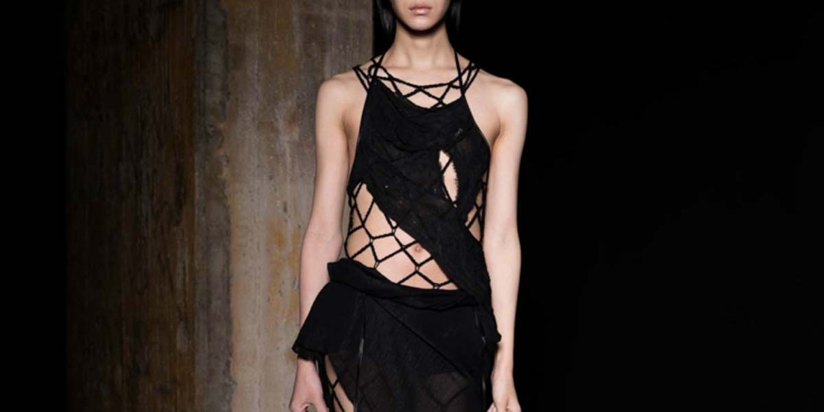 sf1og-berlin-fashion-week-2023-sommerkollektion-black-dress-fishnet-thights